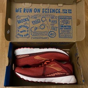 Brooks Adrenaline GTS 20 Women’s 7.5 Rumba Red